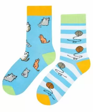 Котки и Кълбета Прежда Чорапи - Уют и стил за краката!