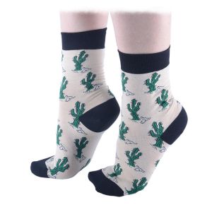 Чорапи с кактуси в пустинята